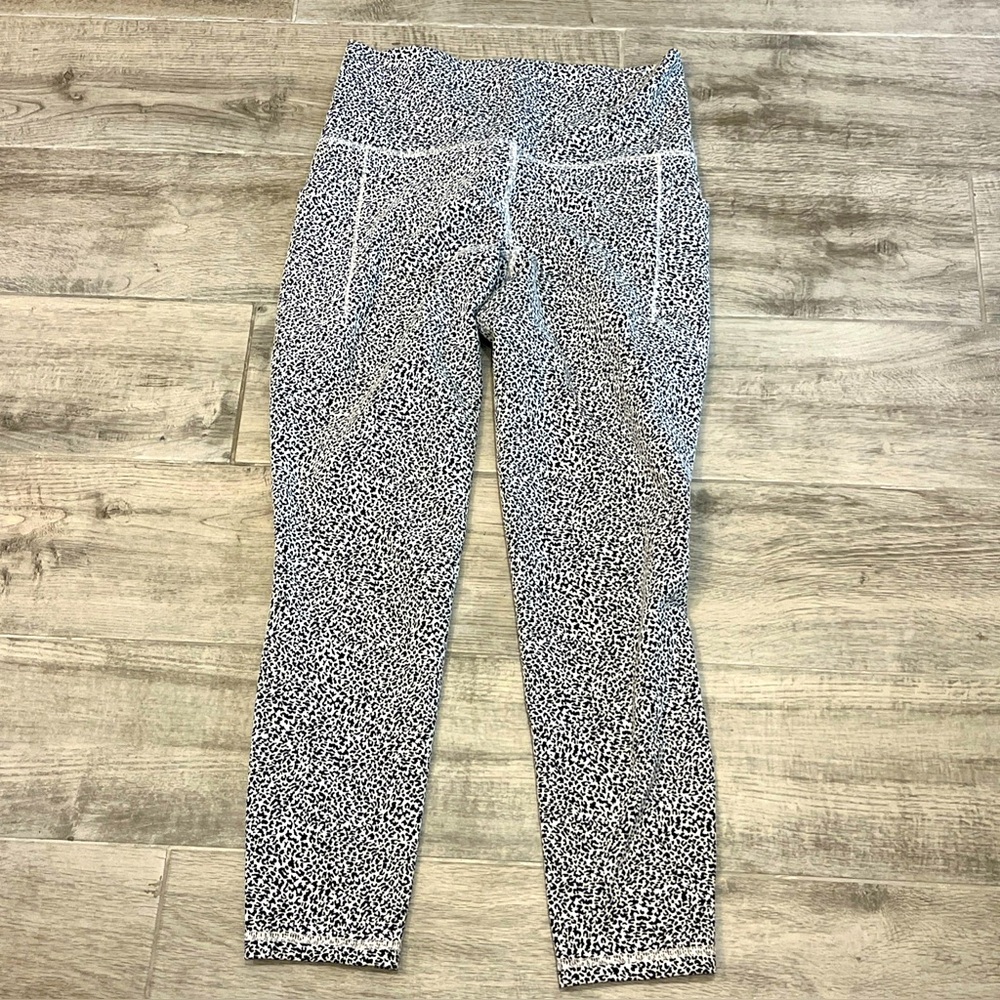 Athleta Salutation Stash ll Textured Tight Leggings‎ Size Small Print Yoga Pants